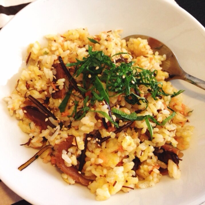 昆布の佃煮と鮭のチャーハン♡